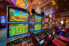 Dealer bewin999 di studio live Texas Hold'em Bonus dengan setup profesional dan streaming berkualitas tinggi